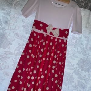 Vestido color fucsia largo de niña para 9 años a 12 años .